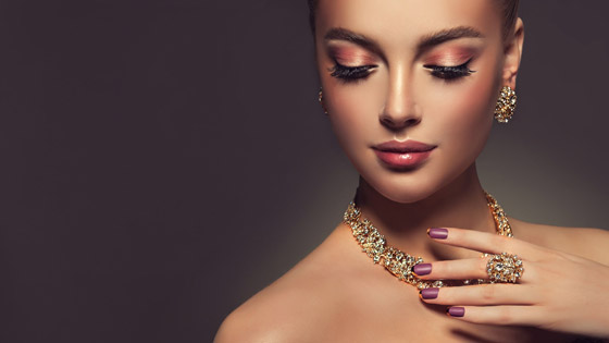مجوهرات بأحجار حمراء مناسبة لسهرة رأس السنة صورة رقم 1 مجوهرات بأحجار حمراء مناسبة لسهرة رأس السنة صورة رقم 1