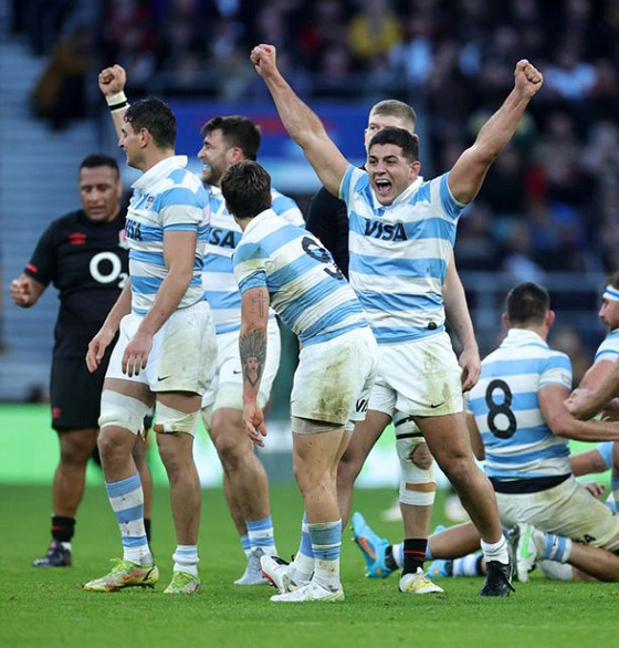 مشجع يختطف حافلة بركابها ليلحق بمباراة فريقه في كأس العالم صورة رقم 3