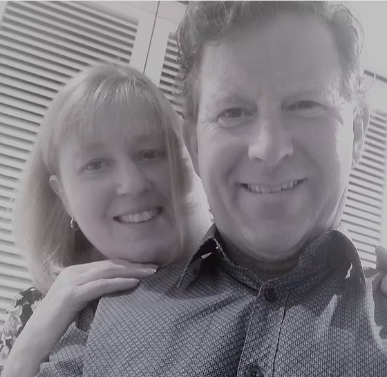 يشغل مصنعه بالكامل باستخدام الطاقة الشمسية من سيارته صورة رقم 2