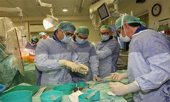شارك بها 13 طبيبا.. نجاح أول عملية زراعة رئة من متبرعين أحياء بمصر صورة رقم 5 شارك بها 13 طبيبا.. نجاح أول عملية زراعة رئة من متبرعين أحياء بمصر صورة رقم 5