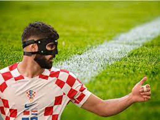 لهذا السبب يرتدي بعض لاعبي كرة القدم أقنعة وجه غريبة الشكل! صورة رقم 4