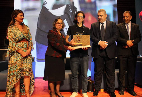 صور: شاب تونسي يطور حذاء ذكيا يشحن بطارية الهاتف صورة رقم 9