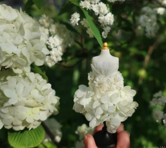 بالصور... فنانة تصنع فساتين مدهشة من الزهور صورة رقم 3