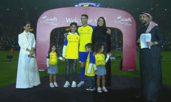 صورة رقم 6 - فيديو رونالدو في السعودية يتحدث باللغة العربية: صورة رقم 6 - فيديو رونالدو في السعودية يتحدث باللغة العربية: