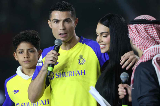 صورة رقم 2 - فيديو رونالدو في السعودية يتحدث باللغة العربية: صورة رقم 2 - فيديو رونالدو في السعودية يتحدث باللغة العربية: