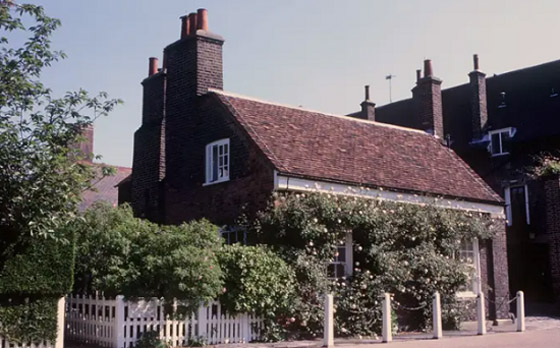 جولة داخل المنزل الريفى للأمير هارى وميجان ببريطانيا.. بعد نشر مذكراته صورة رقم 2