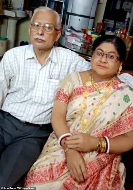 لم يتحمل وفاتها...يصنع نسخة من زوجته بالسيليكون صورة رقم 3