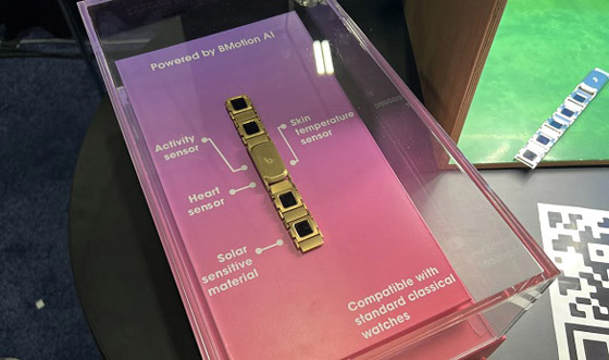 أول متتبع للصحة في العالم يعمل على طاقة الجسم صورة رقم 3