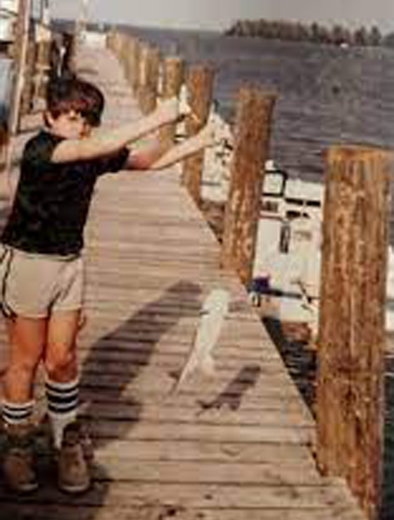 أغرب من الخيال: رسالة بزجاجة تعود لصاحبها بعد 37 عاما من رميها بالبحر صورة رقم 6