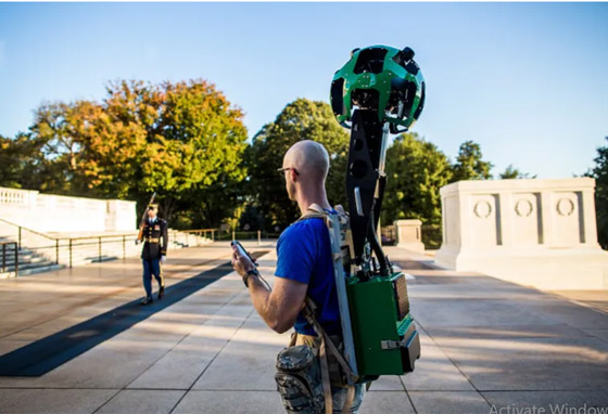 من حلاب الأفاعي إلى النائمة المحترفة.. أغرب 5 وظائف في العالم صورة رقم 2
