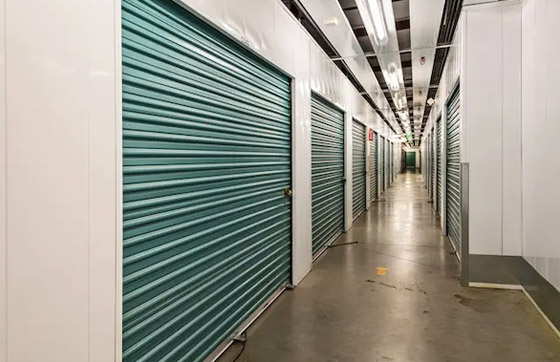 مرعب...اشترى وحدة تخزين فعثر على عائلة مقتولة بداخلها صورة رقم 2