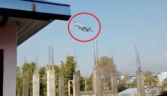 فيديو يحبس الأنفاس من داخل الطائرة النيبالية قبل سقوطها! مسافر بث هبوطها! صورة رقم 6 فيديو يحبس الأنفاس من داخل الطائرة النيبالية قبل سقوطها! مسافر بث هبوطها! صورة رقم 6
