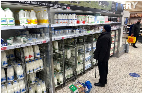 لمنع السرقة.. محلات بريطانية توصد أبواب ثلاجاتها بالأقفال صورة رقم 1