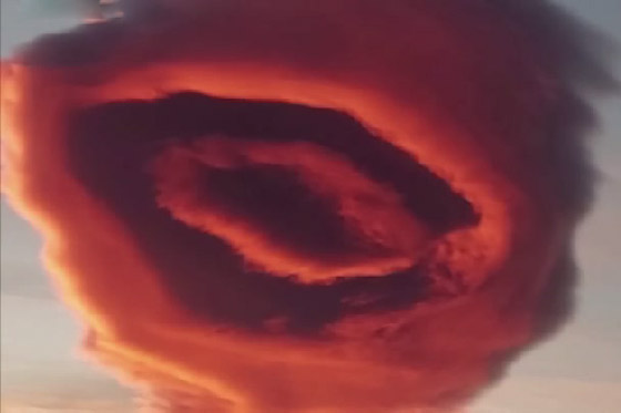 ظهور سحابة غريبة كـ ظهور سحابة غريبة كـ