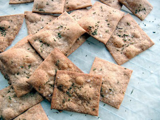 إليكم طريقة تحضير كراكرز بالزعتر صحي ولذيذ صورة رقم 5 إليكم طريقة تحضير كراكرز بالزعتر صحي ولذيذ صورة رقم 5