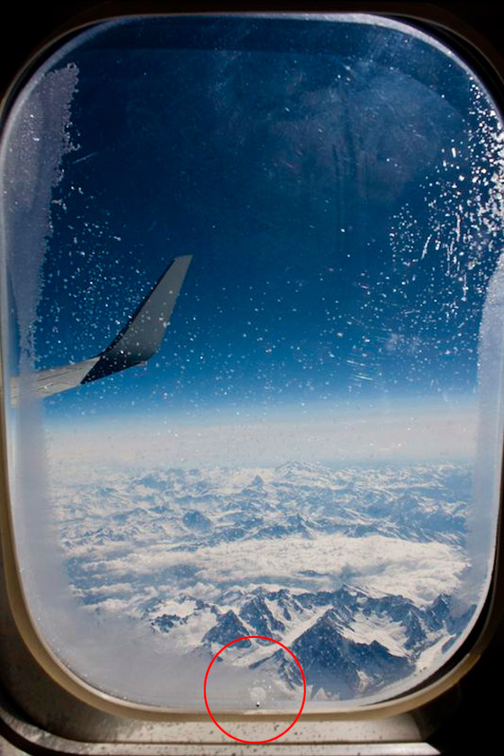 ثقب في نافذة الطائرة.. ما السبب الذي لا يدركه كثيرون؟ صورة رقم 4 ثقب في نافذة الطائرة.. ما السبب الذي لا يدركه كثيرون؟ صورة رقم 4