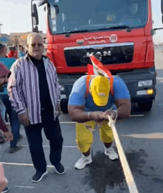 استعدادا لرقم قياسي جديد.. كابونجا يسحب سيارتي مطافئ بوزن 30 طنا صورة رقم 4 استعدادا لرقم قياسي جديد.. كابونجا يسحب سيارتي مطافئ بوزن 30 طنا صورة رقم 4
