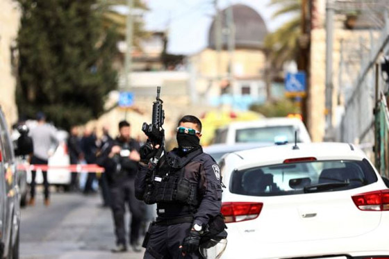 فلسطيني في الـ13 من عمره يصيب مستوطنين بعملية إطلاق نار في القدس صورة رقم 3 فلسطيني في الـ13 من عمره يصيب مستوطنين بعملية إطلاق نار في القدس صورة رقم 3