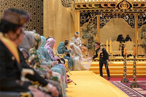 فيديو وصور: زفاف ابنة سلطان بروناي تتزوج بحفل فخم استمر 9 أيام صورة رقم 5 فيديو وصور: زفاف ابنة سلطان بروناي تتزوج بحفل فخم استمر 9 أيام صورة رقم 5
