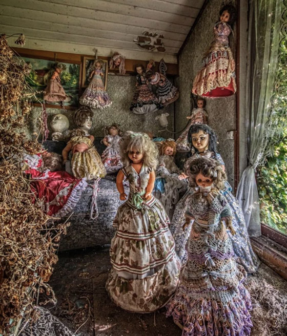 صور وفيديو : رجل يكتشف منزلاً مهجوراً مستوحى من القصص الخيالية صورة رقم 2