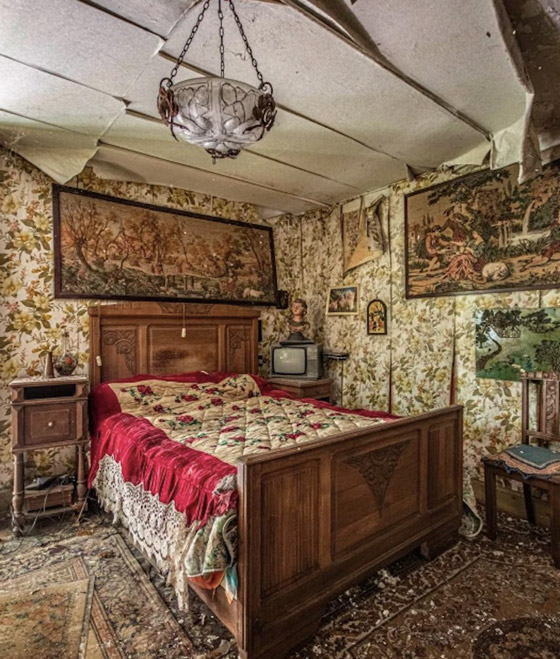 صور وفيديو : رجل يكتشف منزلاً مهجوراً مستوحى من القصص الخيالية صورة رقم 3