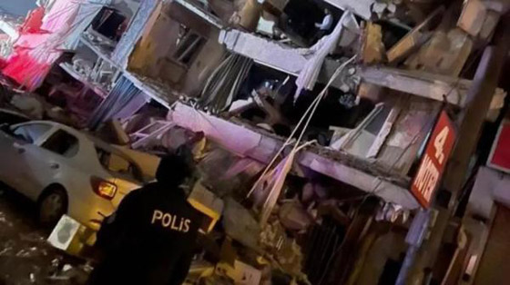 زلزال عنيف يضرب تركيا وسوريا والمنطقة! اكثر من 100 قتيل ومئات الجرحى! فيديوهات وصور صورة رقم 2