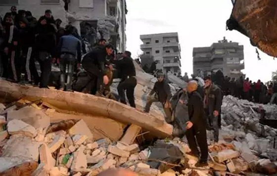 الأمل يتضاءل! 20 ألف قتيل ضحايا زلزال تركيا وسوريا والبحث مستمر عن ناجين.. صورة رقم 5 الأمل يتضاءل! 20 ألف قتيل ضحايا زلزال تركيا وسوريا والبحث مستمر عن ناجين.. صورة رقم 5