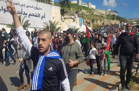 صور: سيدة فلسطينية تلقن العالم درساً بالإنسانية وتتبرع بذهبها: صور: سيدة فلسطينية تلقن العالم درساً بالإنسانية وتتبرع بذهبها: