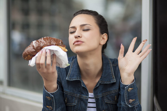 حقيقة أم خرافة! هل تجعلك الشوكولاتة الداكنة سعيدًا ؟ صورة رقم 1