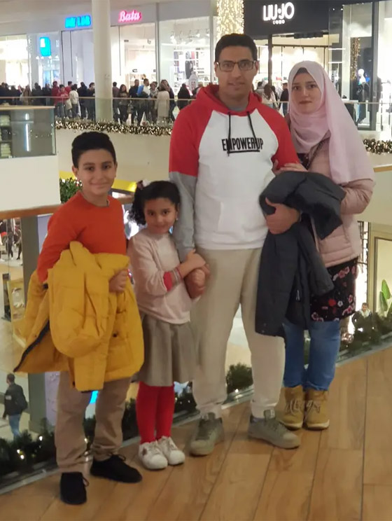 شاب مصري ينقذ فتاة إيطالية من موت محقق صورة رقم 3 شاب مصري ينقذ فتاة إيطالية من موت محقق صورة رقم 3