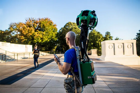 من حلاب الأفاعي إلى النائمة المحترفة.. أغرب 5 وظائف في العالم صورة رقم 2