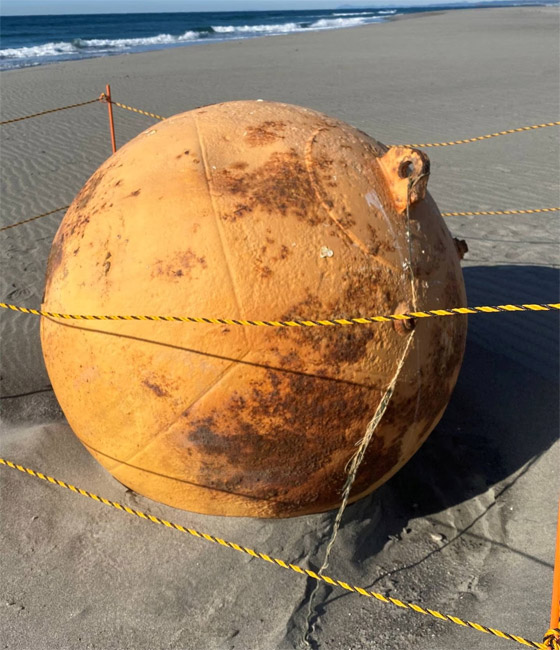 كرة حديدية غريبة قذفتها المياه.. تثير زوبعة باليابان! صورة رقم 6 كرة حديدية غريبة قذفتها المياه.. تثير زوبعة باليابان! صورة رقم 6