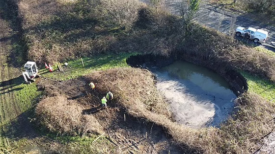 حفرة عملاقة غامضة تثير رعب البريطانيين.. فوهة بركان أم غزو فضائي؟ صورة رقم 4 حفرة عملاقة غامضة تثير رعب البريطانيين.. فوهة بركان أم غزو فضائي؟ صورة رقم 4