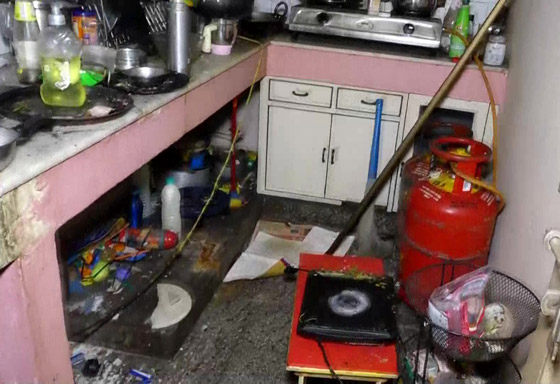 هندية حبست نفسها وطفلها 3 سنوات في المنزل.. خوفا من كورونا! صورة رقم 5 هندية حبست نفسها وطفلها 3 سنوات في المنزل.. خوفا من كورونا! صورة رقم 5