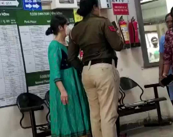 هندية حبست نفسها وطفلها 3 سنوات في المنزل.. خوفا من كورونا! صورة رقم 10 هندية حبست نفسها وطفلها 3 سنوات في المنزل.. خوفا من كورونا! صورة رقم 10