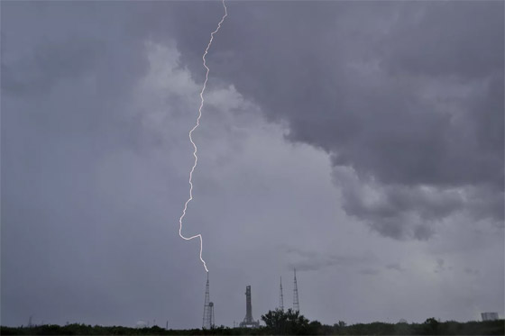 صور ملحمية توثق لحظة ضرب الصواعق والبرق لأشياء مختلفة حول العالم صورة رقم 9