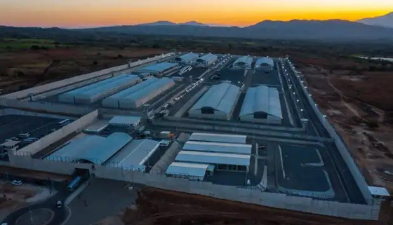 صور مخيفة لوشوم على أجساد آلاف السجناء في السلفادور صورة رقم 5