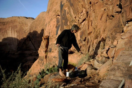 يعيشان في الكهوف لسنوات والسبب؟ صورة رقم 6