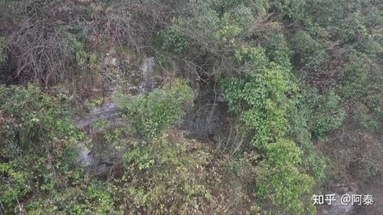 يعيشان في الكهوف لسنوات والسبب؟ صورة رقم 7