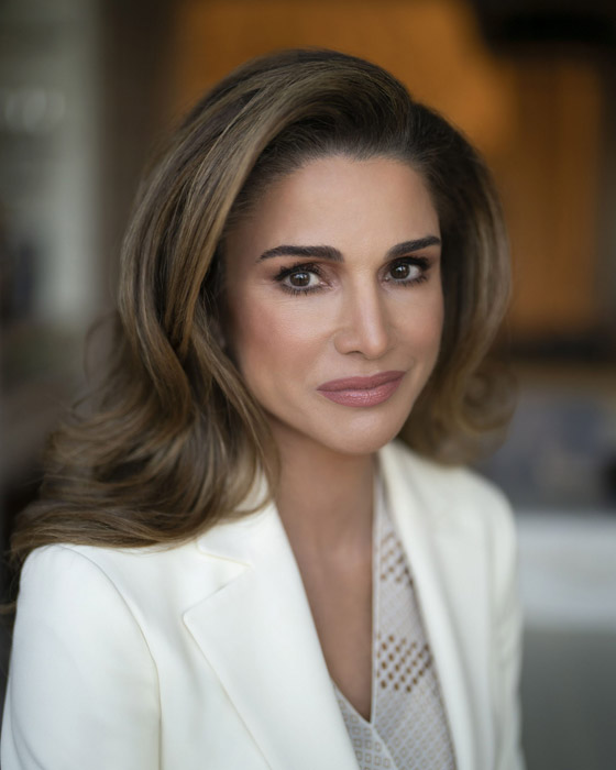 على صوت إليسا الساحر.. الملكة رانيا تهنئ ابنتها الأميرة إيمان بمناسبة تحديد عقد القران صورة رقم 6 على صوت إليسا الساحر.. الملكة رانيا تهنئ ابنتها الأميرة إيمان بمناسبة تحديد عقد القران صورة رقم 6