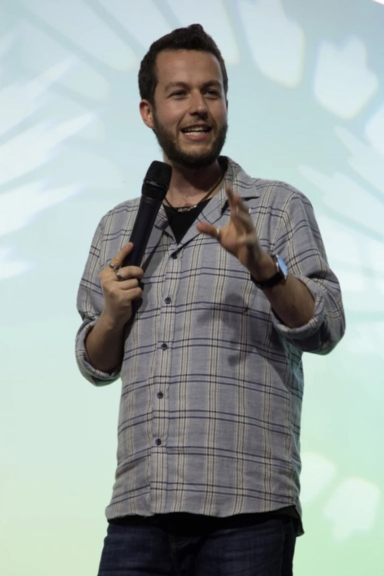 يعالج المصابين بفقدان الشهية باستخدام الكوميديا صورة رقم 4