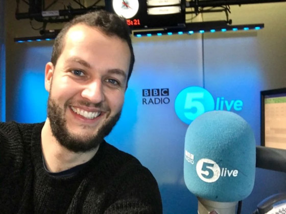 يعالج المصابين بفقدان الشهية باستخدام الكوميديا صورة رقم 3