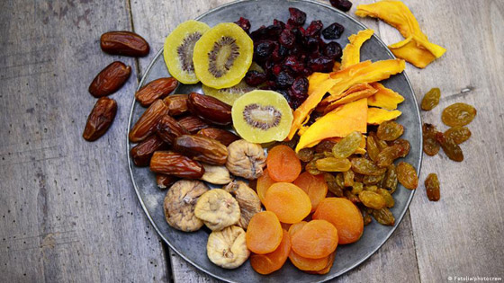 قبيل رمضان.. نصائح للنجاة من الغش عند شراء الفواكه المجففة  صورة رقم 1