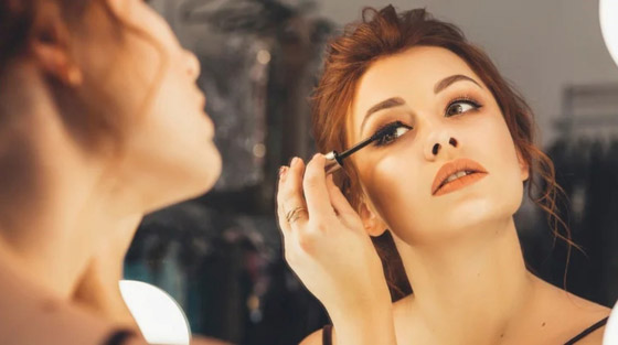 الماسكارا البنية.. أحدث صيحات الجمال في صيف 2023 صورة رقم 2