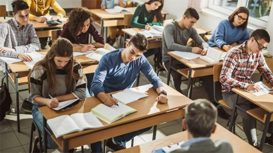 فيديو صادم من العراق: سقف الغرفة انشق وخرّ على رؤوس الطلاب صورة رقم 5 فيديو صادم من العراق: سقف الغرفة انشق وخرّ على رؤوس الطلاب صورة رقم 5