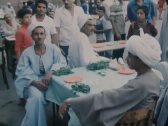 رمضان عام 1978.. لقطات نادرة من الشارع المصري تستعرض أجواء الشهر الفضيل (فيديو) صورة رقم 4