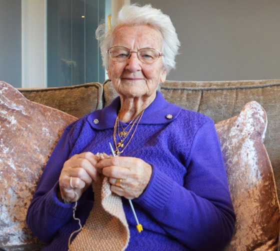 عمرها 93 عاما.. مسنة تصمم نموذجا لقصر باكنجهام من الصوف (صور) صورة رقم 14