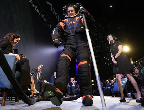 وداعا لبذلات رائد الفضاء آرمسترونغ.. ناسا تكشف النقاب عن تصميم جديد صورة رقم 12