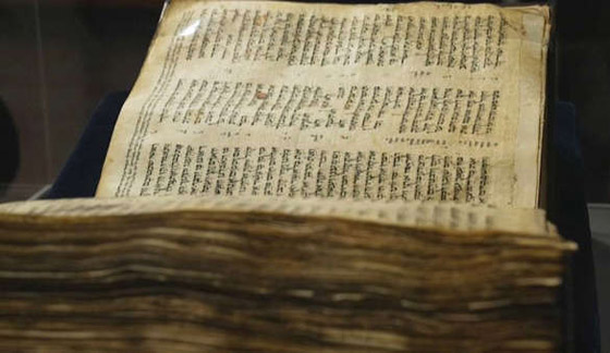 بالصور.. عرض أقدم مخطوطة للكتاب المقدس اليهودي صورة رقم 3 بالصور.. عرض أقدم مخطوطة للكتاب المقدس اليهودي صورة رقم 3