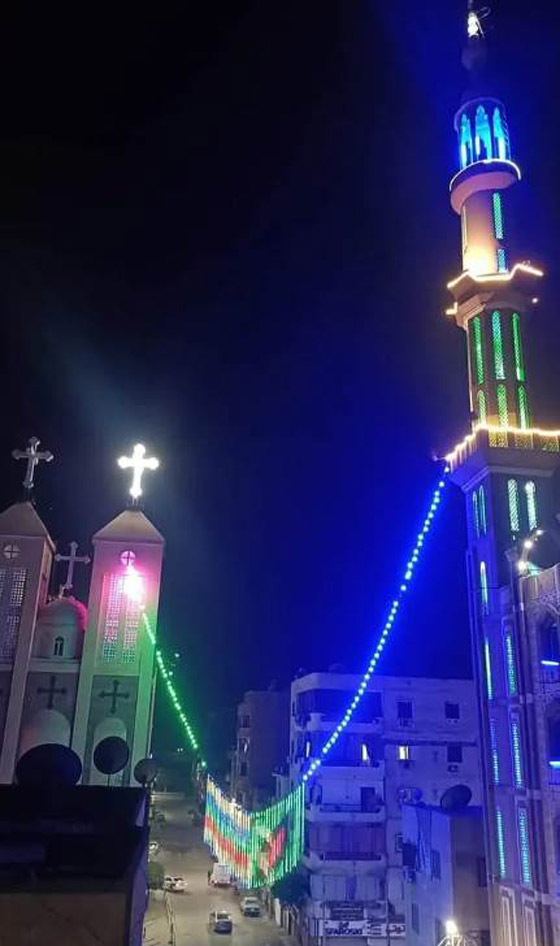 الجميع في استقبال رمضان في مصر.. كنيسة ومسجد يتشاركان بتعليق الزينة صورة رقم 2 الجميع في استقبال رمضان في مصر.. كنيسة ومسجد يتشاركان بتعليق الزينة صورة رقم 2